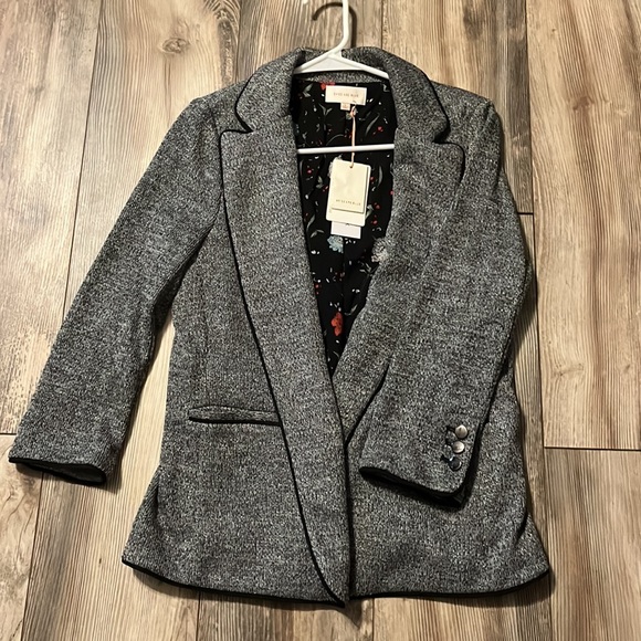 NWT Women’s blazer (L) FLOWER DETAILS - Picture 3 of 5